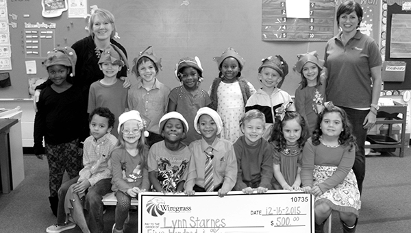 Shown is Mrs. Lynn Starnes’ class. Starnes won the Wiregrass Federal Credit Union Teacher MagnifiCENTS for 2015. Also shown is Lynsey Williams. 